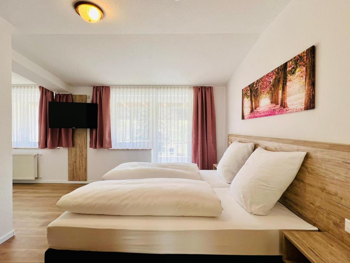 לופינגן Landhotel Tanneneck - Ideal Fuer Gruppen, Familien Und Hunde מראה חיצוני תמונה