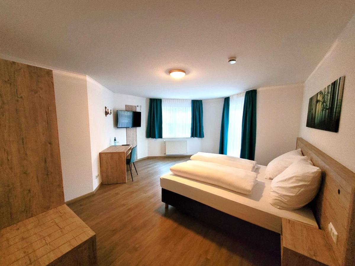 לופינגן Landhotel Tanneneck - Ideal Fuer Gruppen, Familien Und Hunde מראה חיצוני תמונה